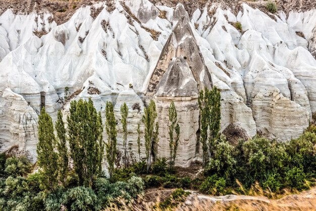 Photo scenic view of rock formation