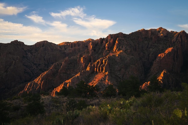 Foto la vista panoramica delle montagne rocciose contro il cielo nel parco nazionale di big bend, in texas
