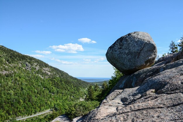 Photo scenic view of rocky mountains against sky