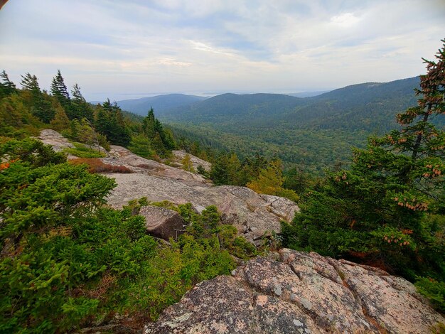 Photo scenic view of rocky mountains against sky