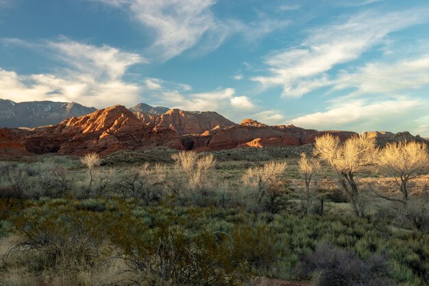 Photo scenic view of rocky mountains against sky