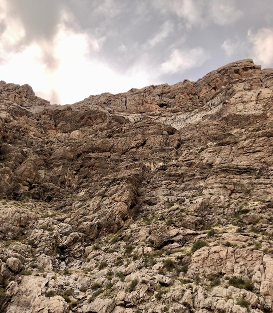 Photo scenic view of rocky mountains against sky