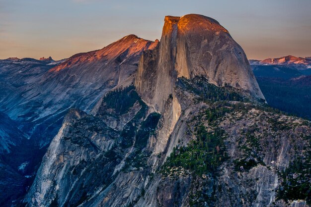 Photo scenic view of rocky mountains