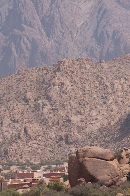 Photo scenic view of rocky mountains