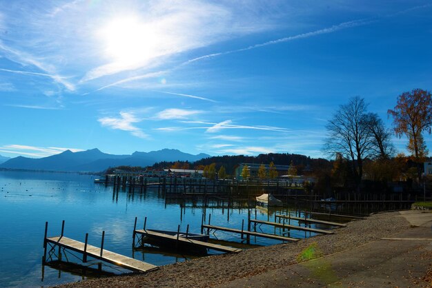 Foto la vista panoramica del mare sul cielo blu