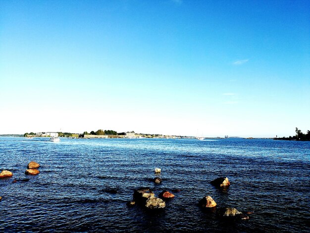 Photo scenic view of sea against blue sky