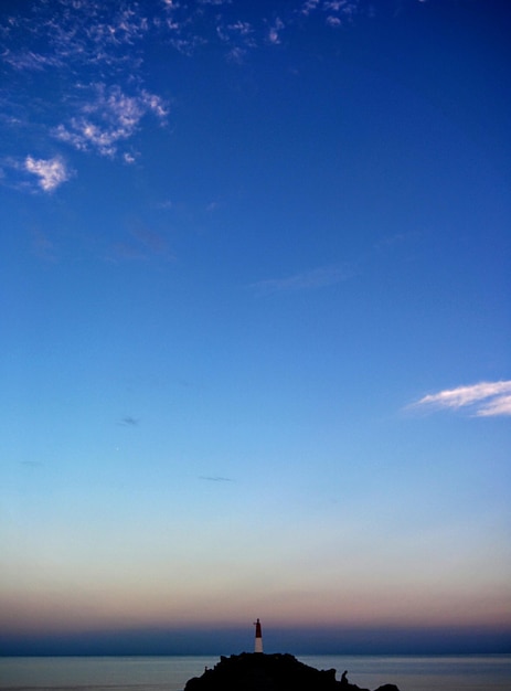 Foto vista panoramica del mare sul cielo blu