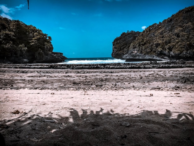 Foto la vista panoramica del mare sul cielo blu