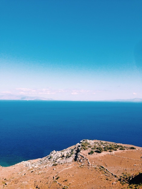 Foto vista panoramica del mare contro il cielo blu