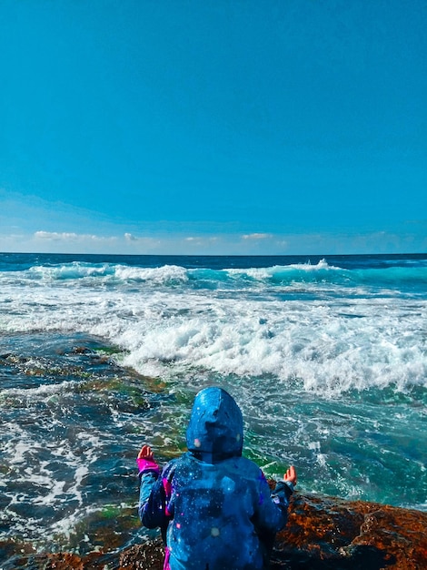 Photo scenic view of sea against blue sky