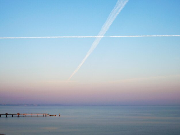 Photo scenic view of sea against blue sky