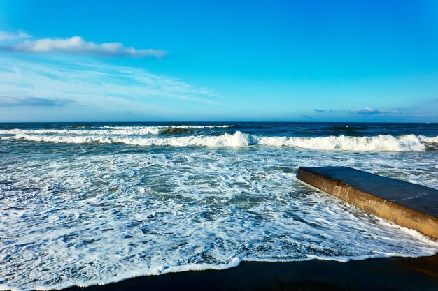 Photo scenic view of sea against blue sky