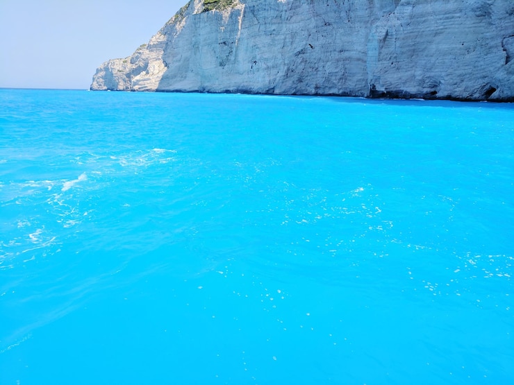 Фотография красивый вид на море на фоне голубого неба