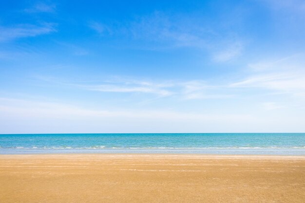 Photo scenic view of sea against blue sky