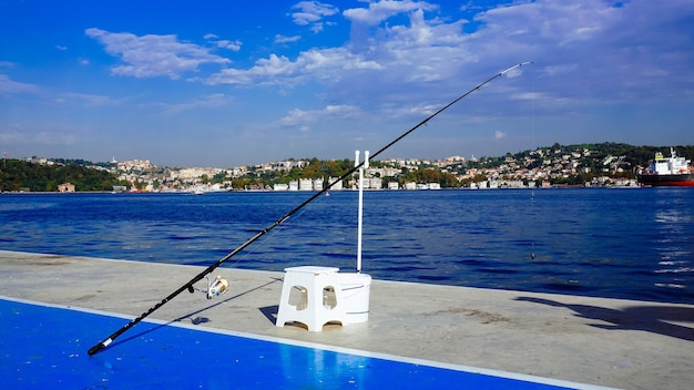 Foto la vista panoramica del mare sul cielo blu