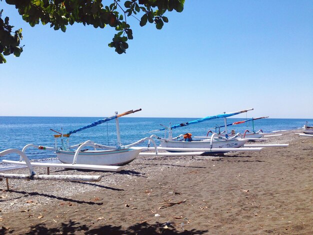 Photo scenic view of sea against clear blue sky