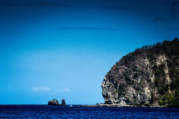 Photo scenic view of sea against clear blue sky