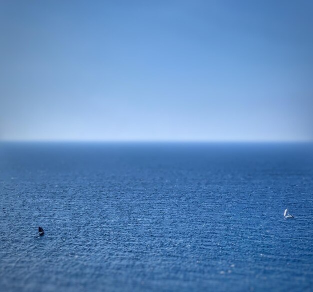 Photo scenic view of sea against clear blue sky