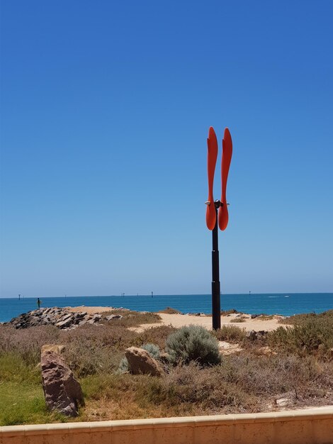 Foto la vista panoramica del mare contro un cielo blu limpido