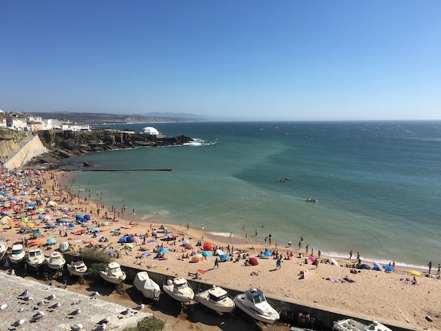 Foto la vista panoramica del mare contro un cielo blu limpido