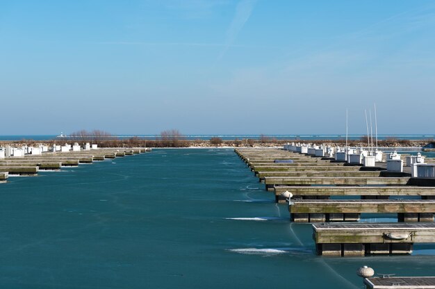 Photo scenic view of sea against clear blue sky