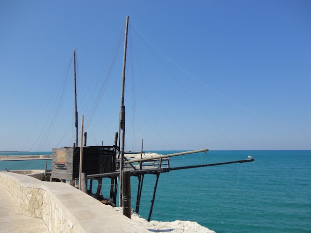 Foto la vista panoramica del mare contro un cielo blu limpido