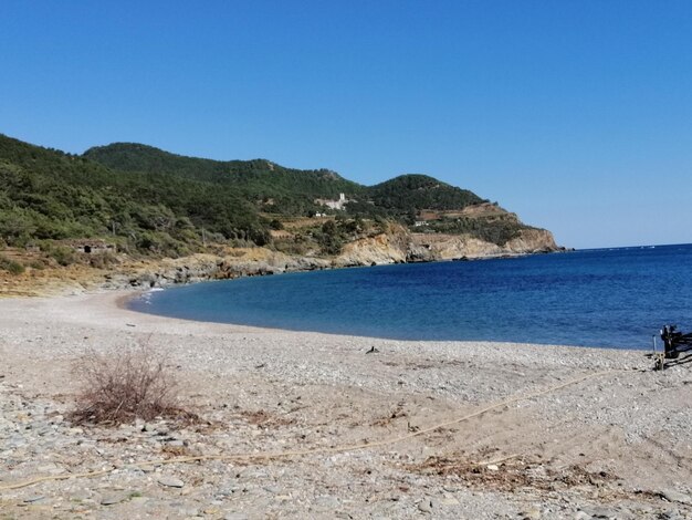 Foto la vista panoramica del mare contro un cielo blu limpido