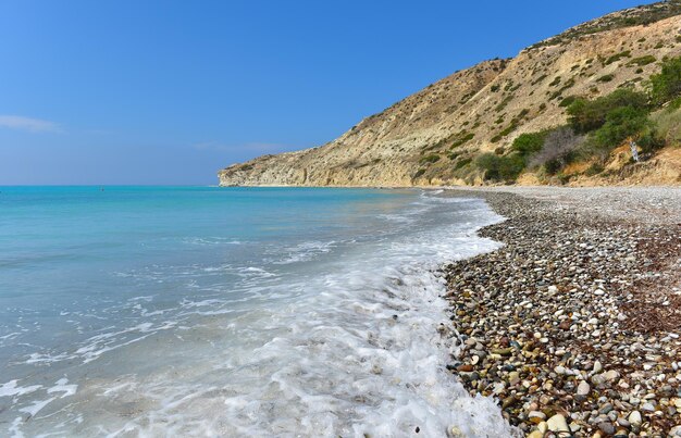 Foto vista panoramica del mare contro un cielo blu limpido