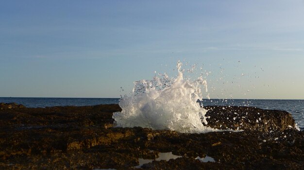 Photo scenic view of sea against clear sky