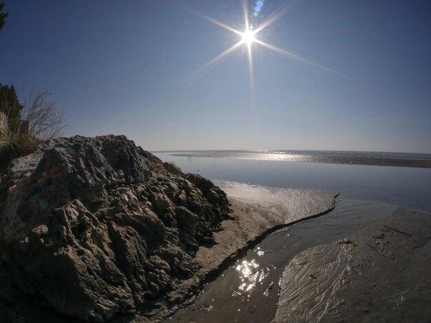 Photo scenic view of sea against clear sky