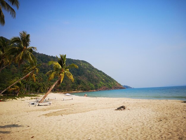 Photo scenic view of sea against clear sky