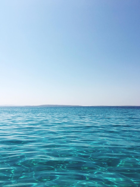 Красивый вид на море на чистом небе