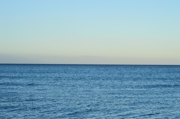 Foto vista panoramica del mare contro un cielo limpido