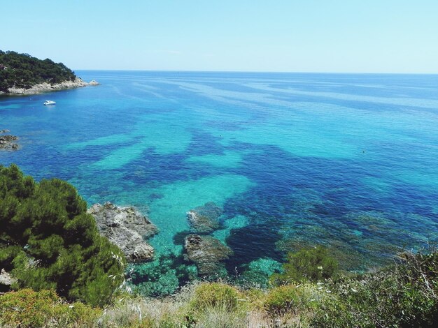 Foto vista panoramica del mare contro un cielo limpido