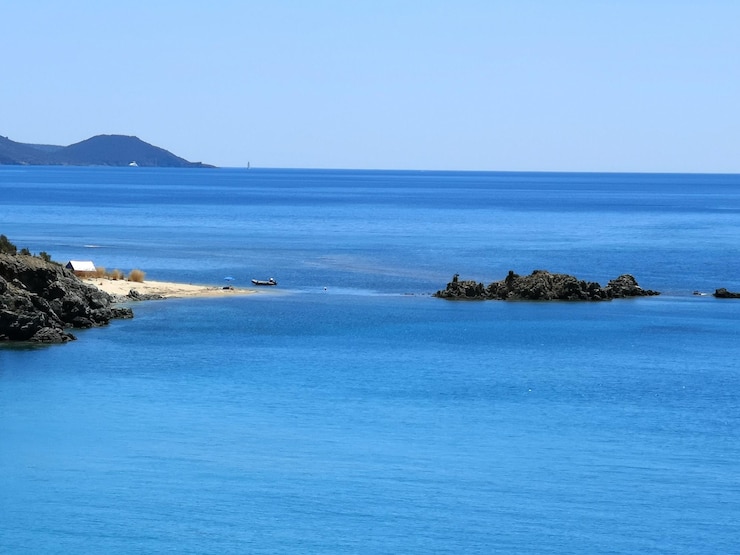 Фотография красивый вид на море на чистом небе