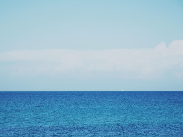 Foto vista panoramica del mare contro un cielo limpido