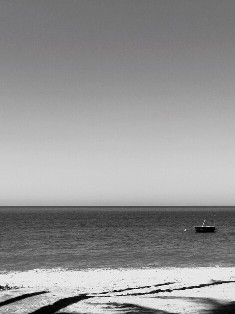 Foto vista panoramica del mare contro un cielo limpido