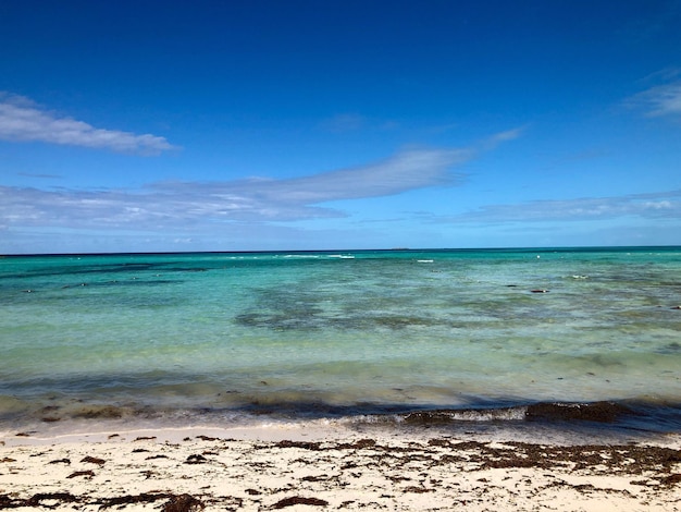 Foto vista panoramica del mare contro un cielo nuvoloso