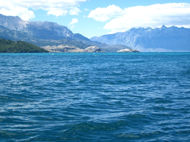 Foto vista panoramica del mare contro un cielo nuvoloso