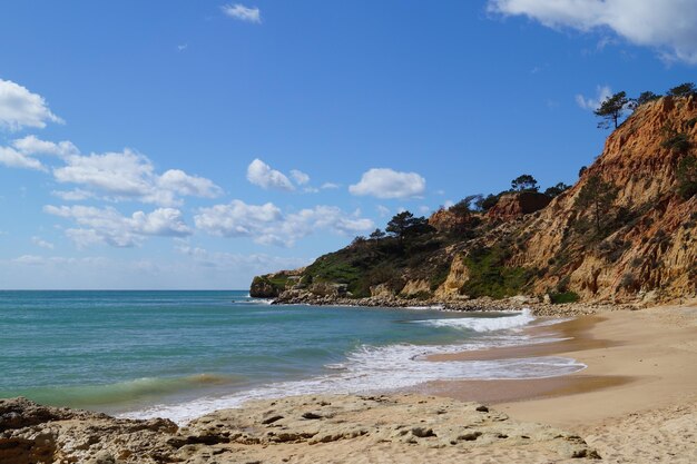 Foto vista panoramica del mare contro un cielo nuvoloso