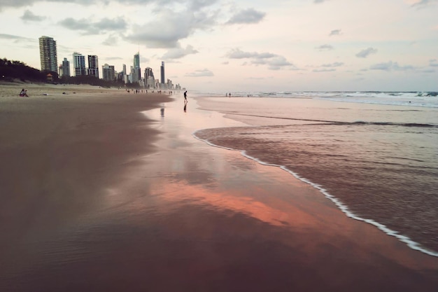 Photo scenic view of sea against cloudy sky