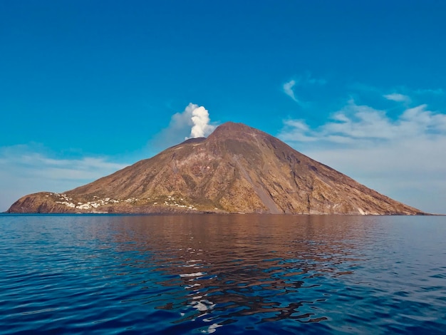 Foto vista panoramica del mare contro un cielo nuvoloso