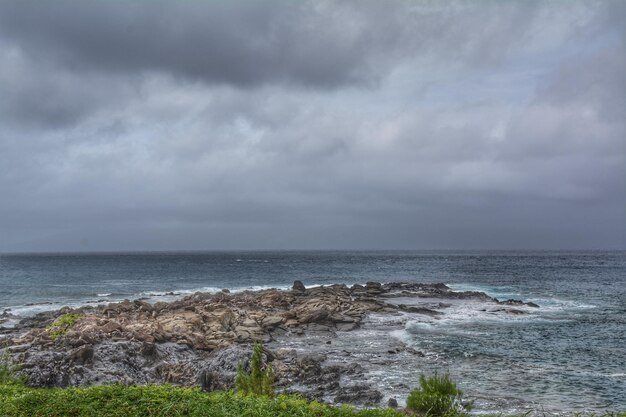 Foto vista panoramica del mare contro un cielo nuvoloso