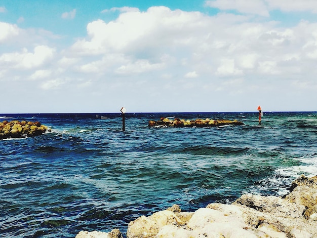 Foto vista panoramica del mare contro un cielo nuvoloso