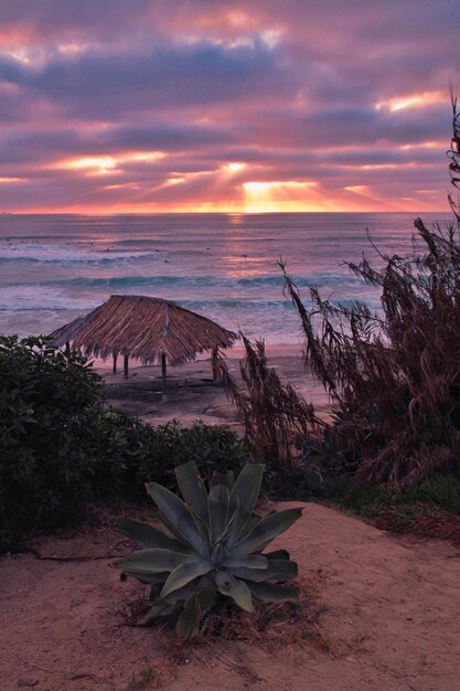 Photo scenic view of sea against sky during sunset