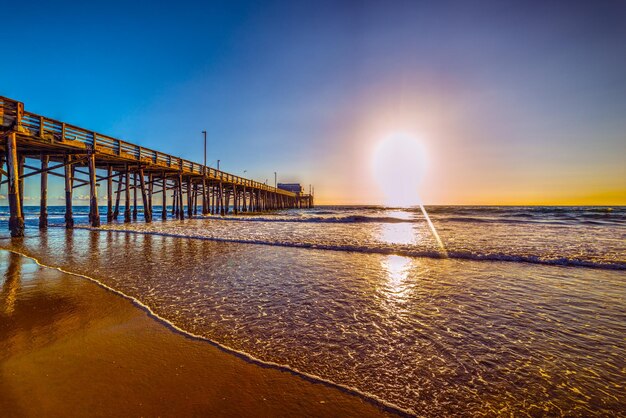 Photo scenic view of sea against sky during sunset