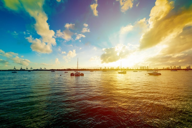 Photo scenic view of sea against sky during sunset