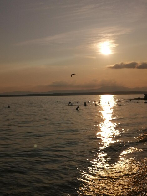 Foto vista panoramica del mare contro il cielo durante il tramonto