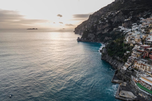 Photo scenic view of sea against sky during sunset