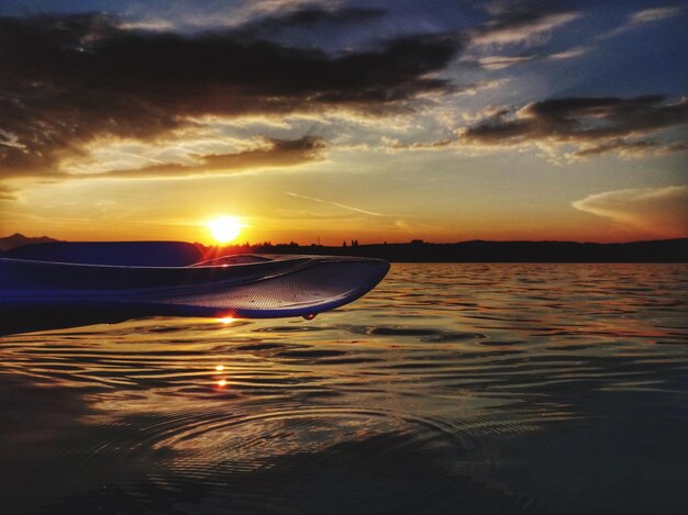 Photo scenic view of sea against sky during sunset